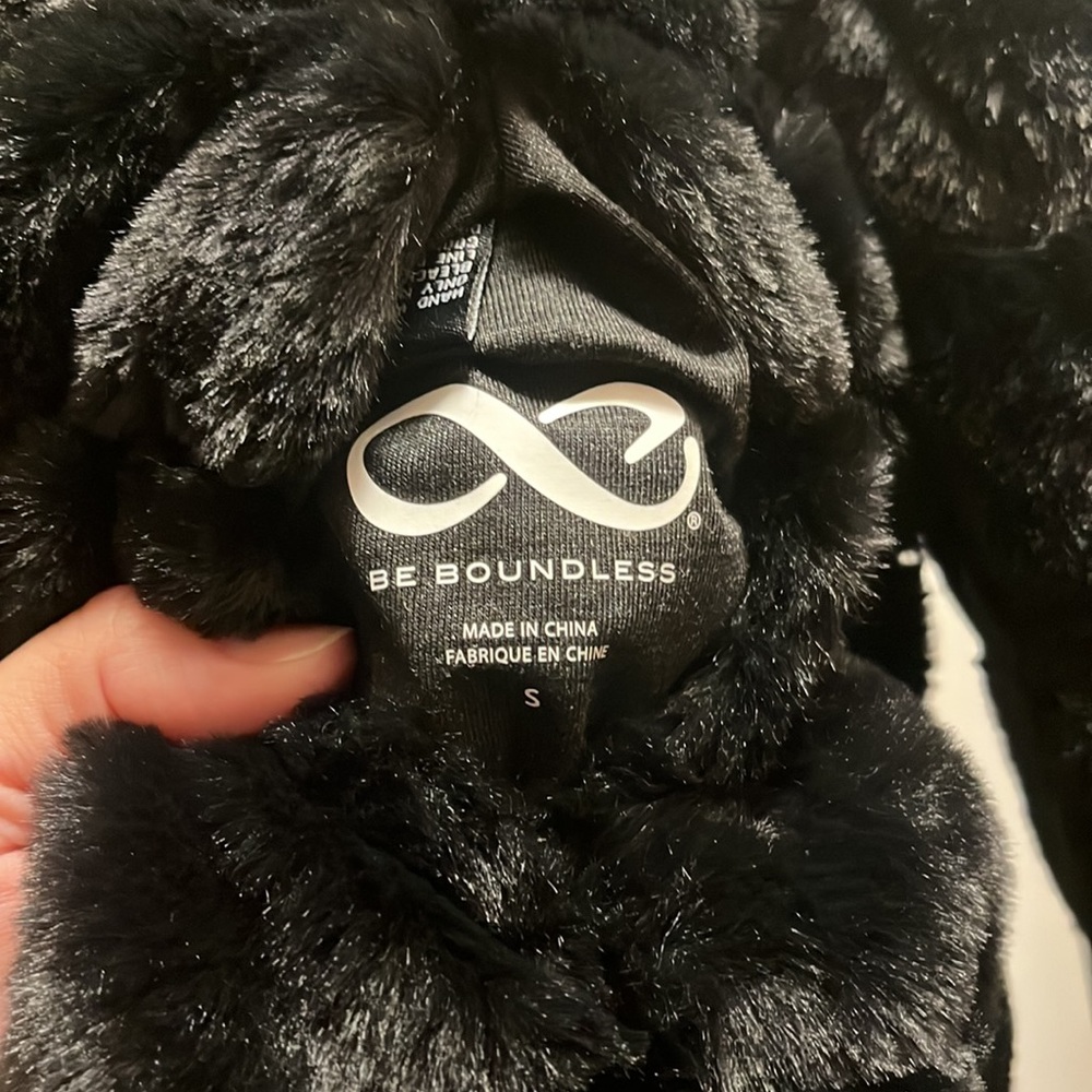 Soft Be Boundless Reversible Black Gray Faux Fur … - image 6